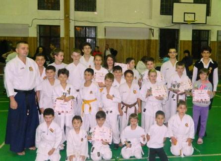 Bistriţenii au dominat Cupa Fudoshin la karate tradiţional de la Oradea